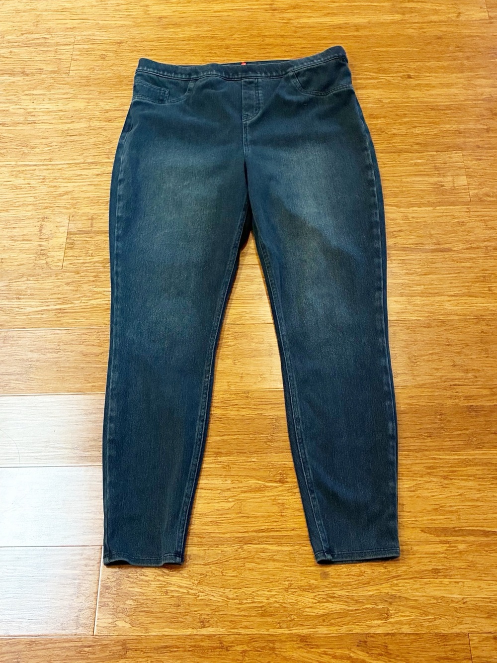 SPANX Hi Rise Dark Wash Women’s Pull on Jeggings - dark blue. Size Women's 1X -